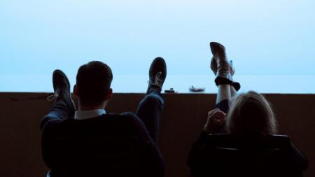 Männer zeigen Filme & Frauen ihre Brüste