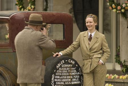 Fräulein Stinnes fährt um die Welt
