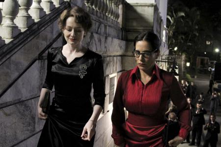 Reaching for the Moon - Die Poetin