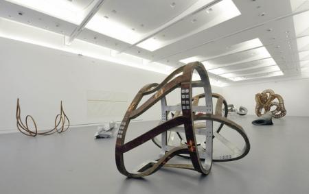 Richard Deacon - In Between